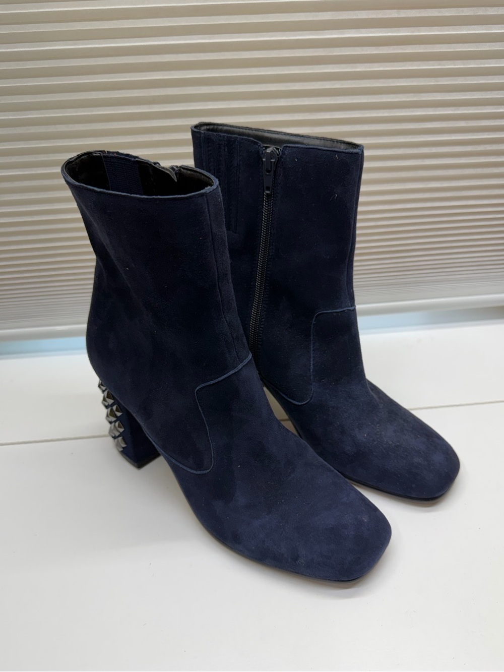 Guess MadeUp Dark Blue Suede Studded Block Heel Booties Size 8.5 M
